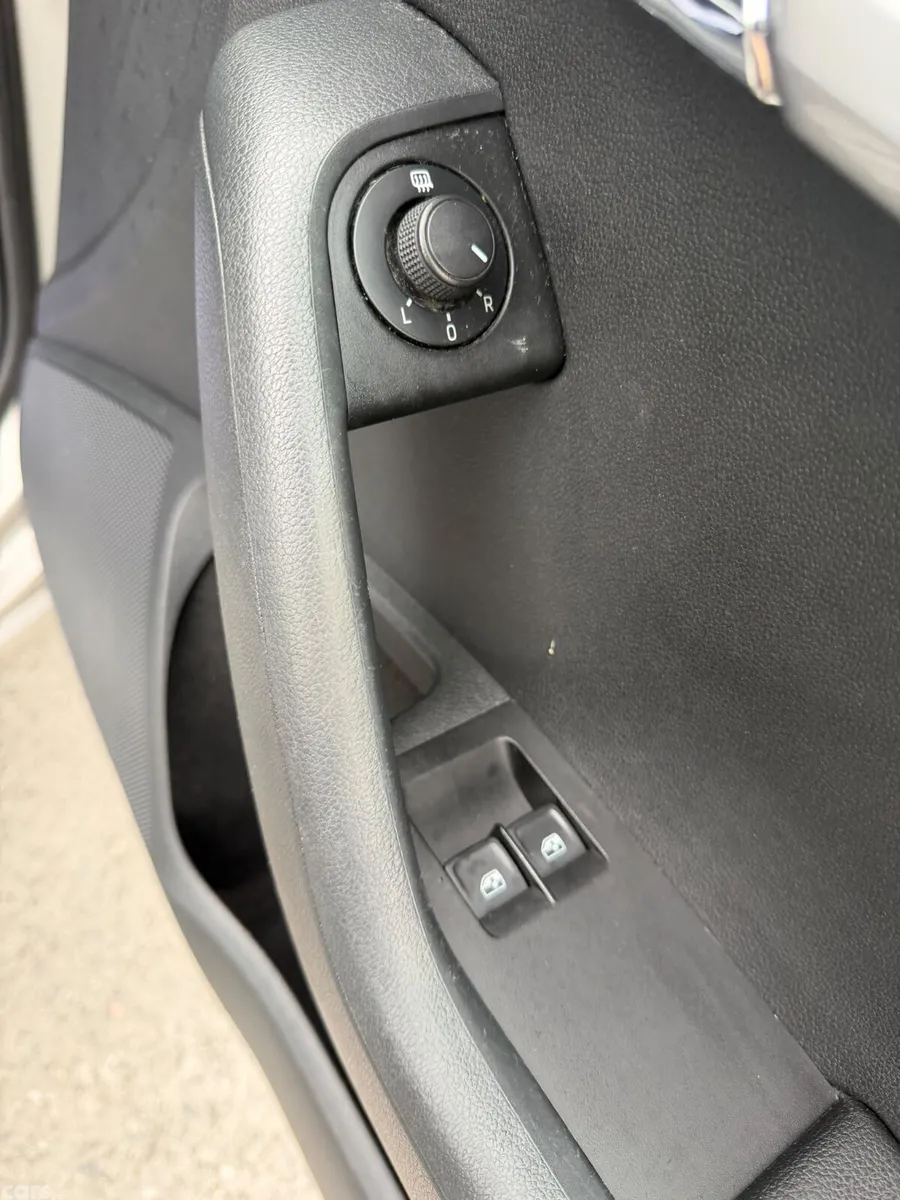 Skoda Octavia Saloon, Petrol, 2016, Beige
