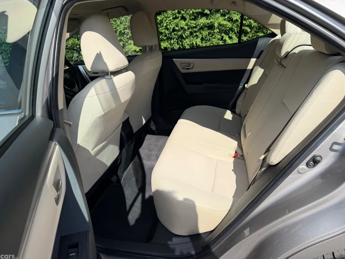 Toyota Corolla Saloon, Diesel, 2016, Grey