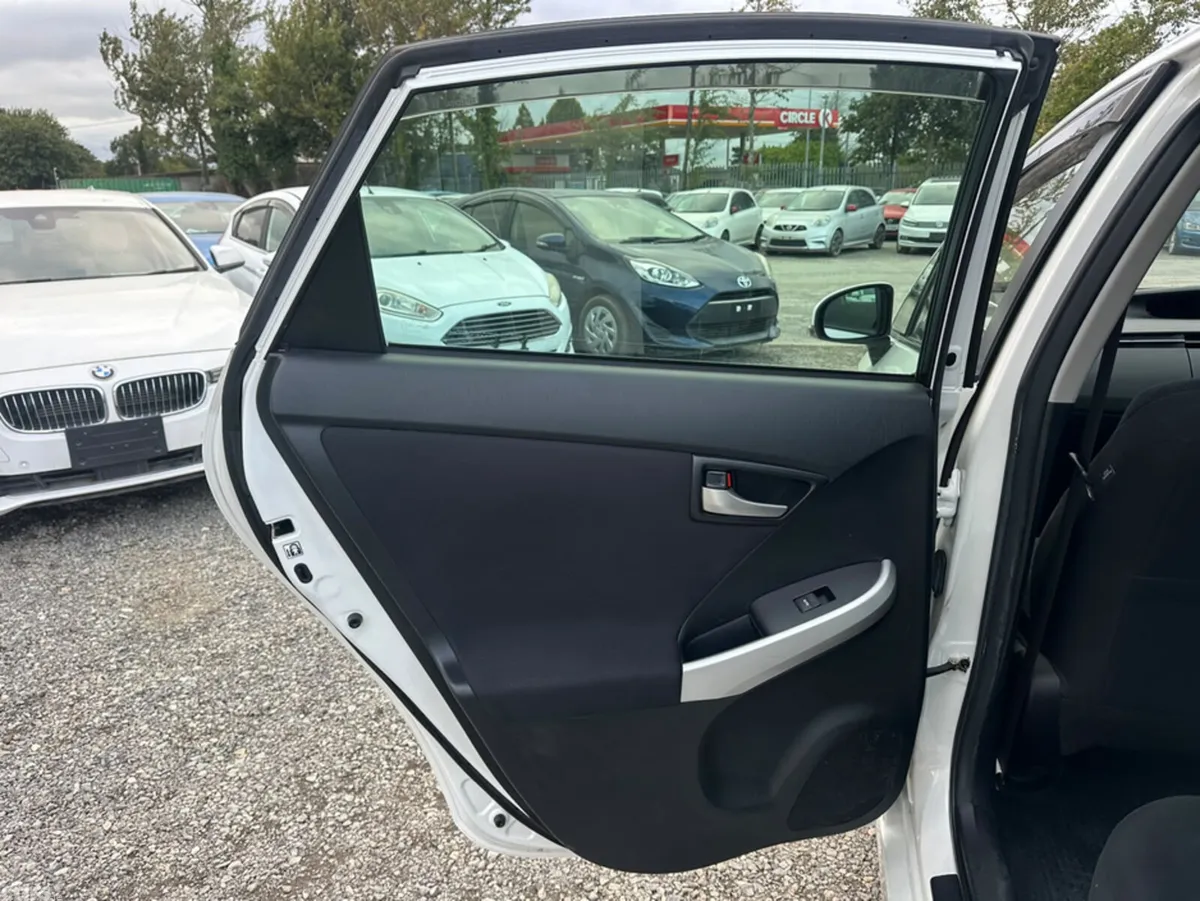 Toyota Prius Hatchback, Petrol Hybrid, 2013, White