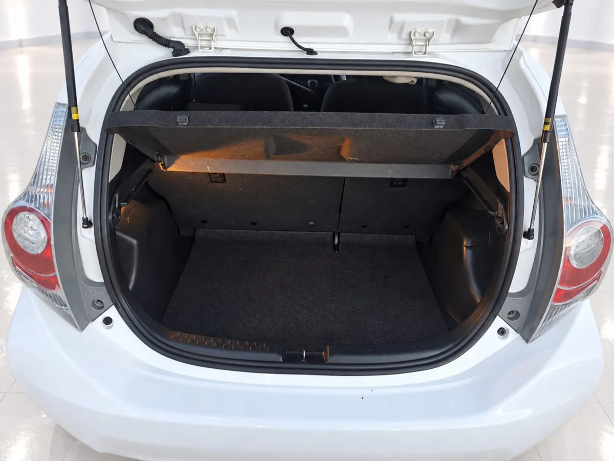 Toyota Aqua Hatchback, Petrol Hybrid, 2014, White