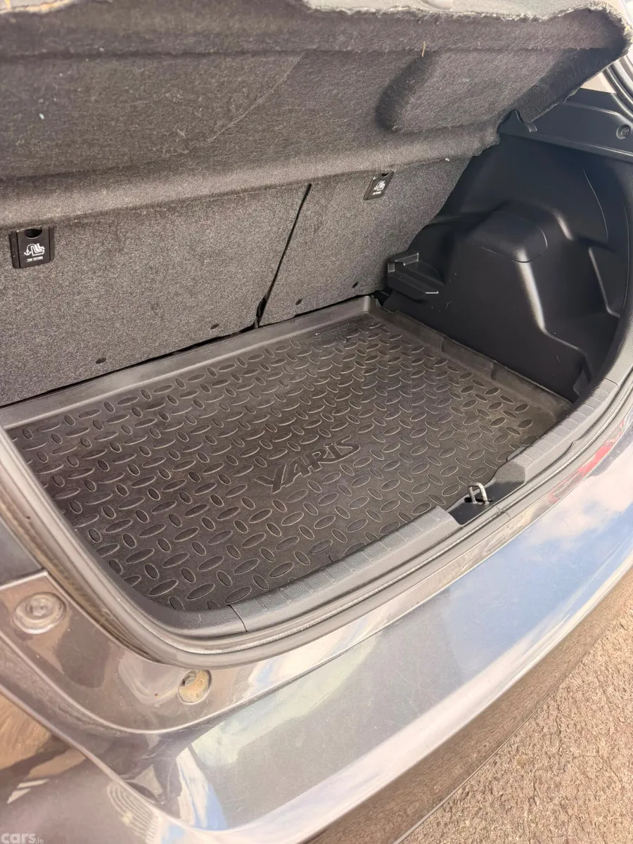 Toyota Yaris MPV, Petrol, 2019, Grey