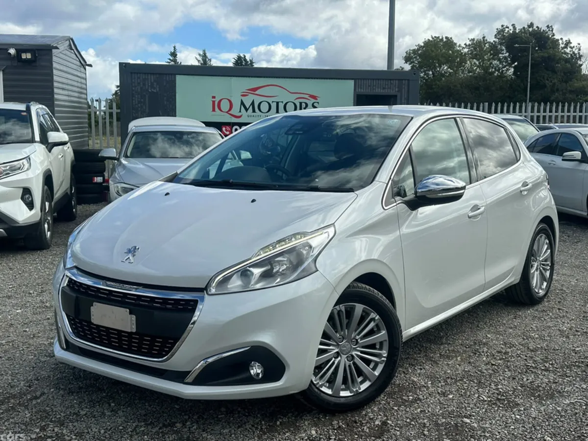 Peugeot 208 Hatchback, Petrol, 2017, White