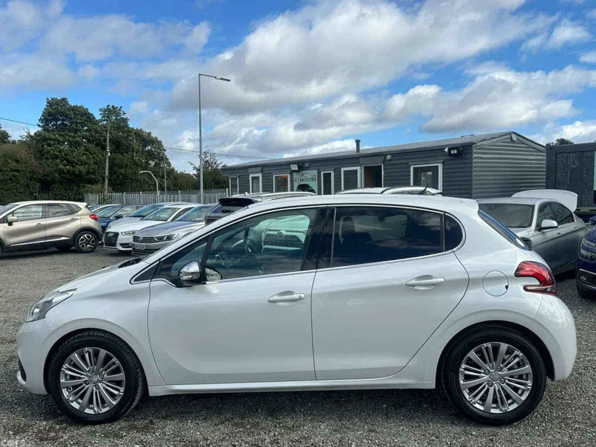 Peugeot 208 Hatchback, Petrol, 2017, White