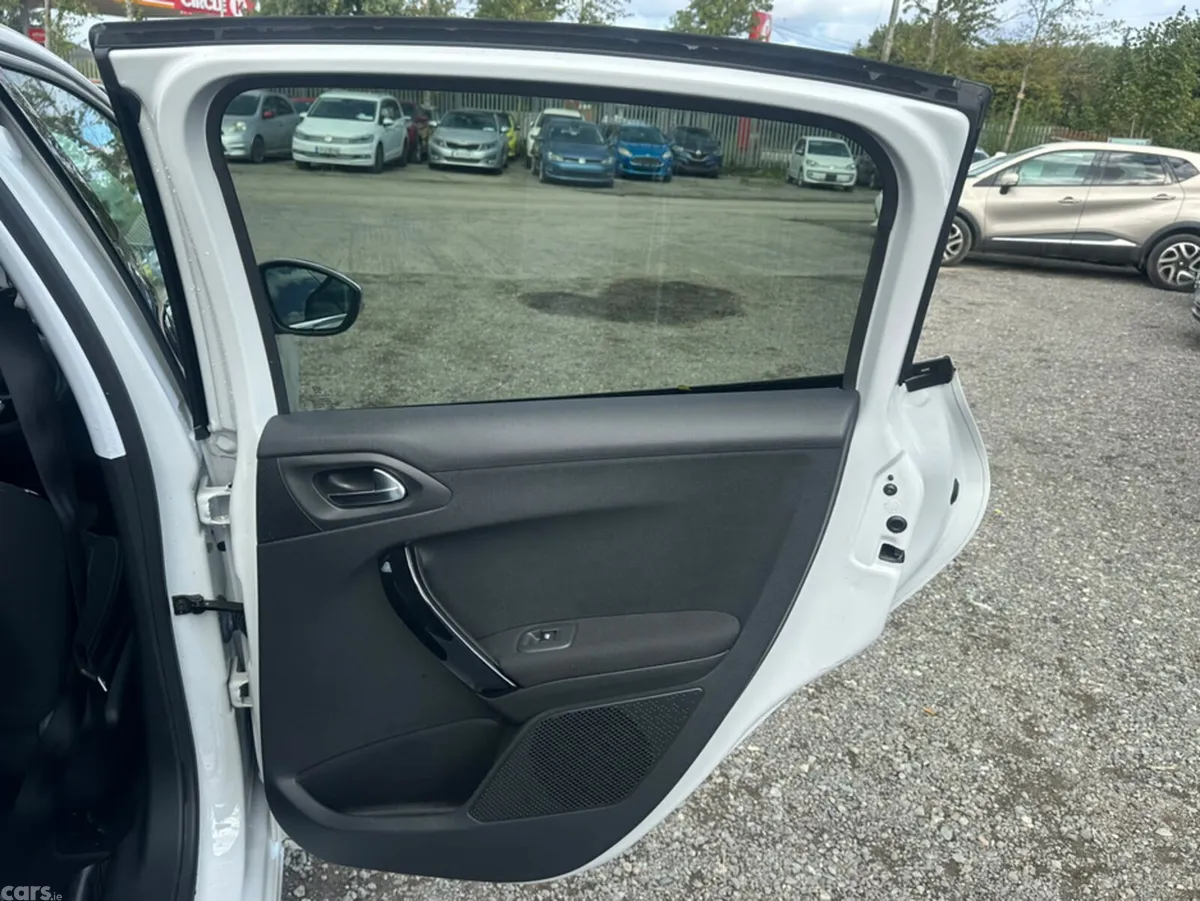 Peugeot 208 Hatchback, Petrol, 2017, White