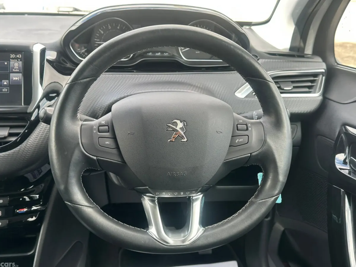 Peugeot 208 Hatchback, Petrol, 2017, White