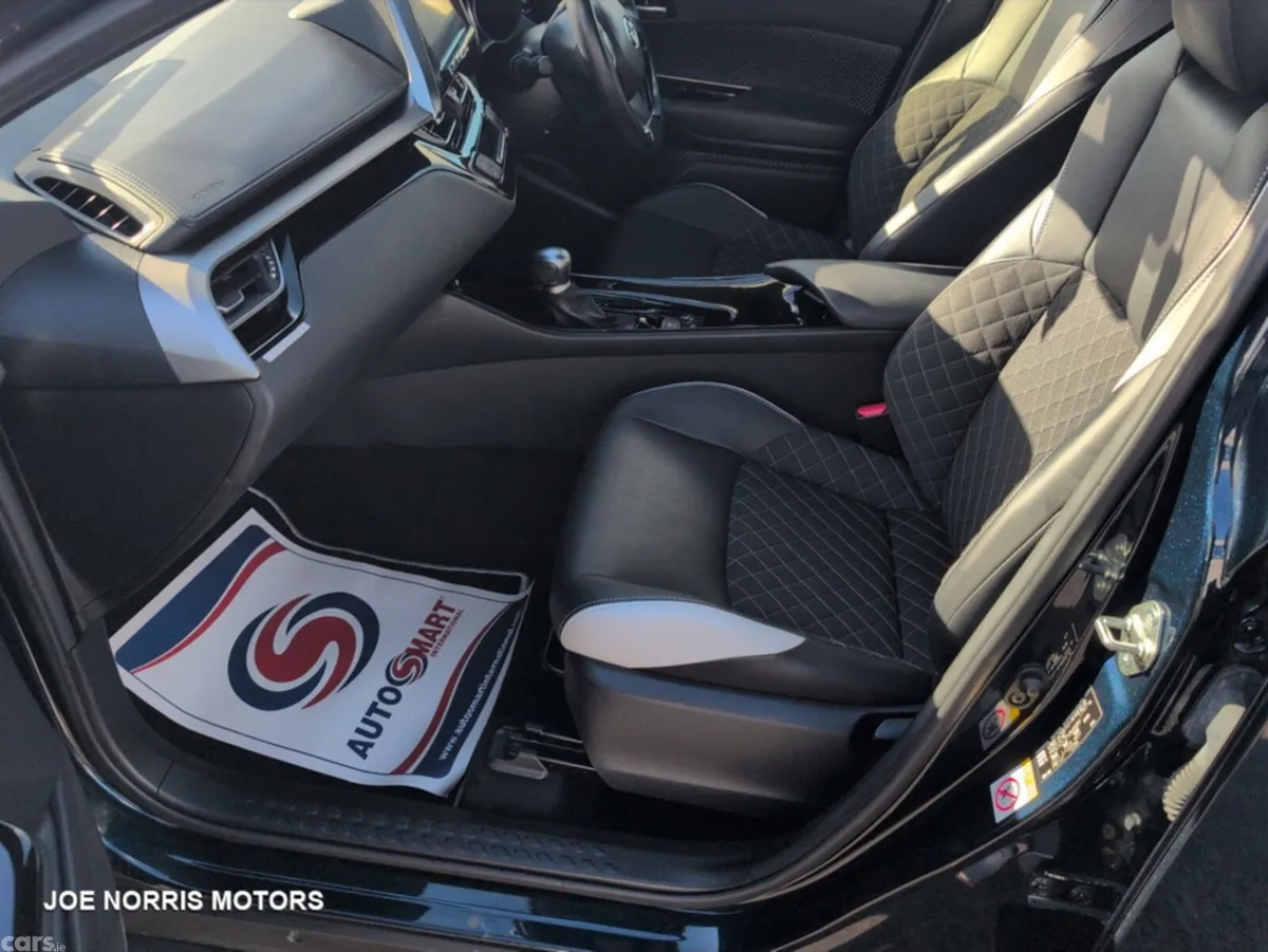Toyota C-HR SUV, Petrol Hybrid, 2019, Blue