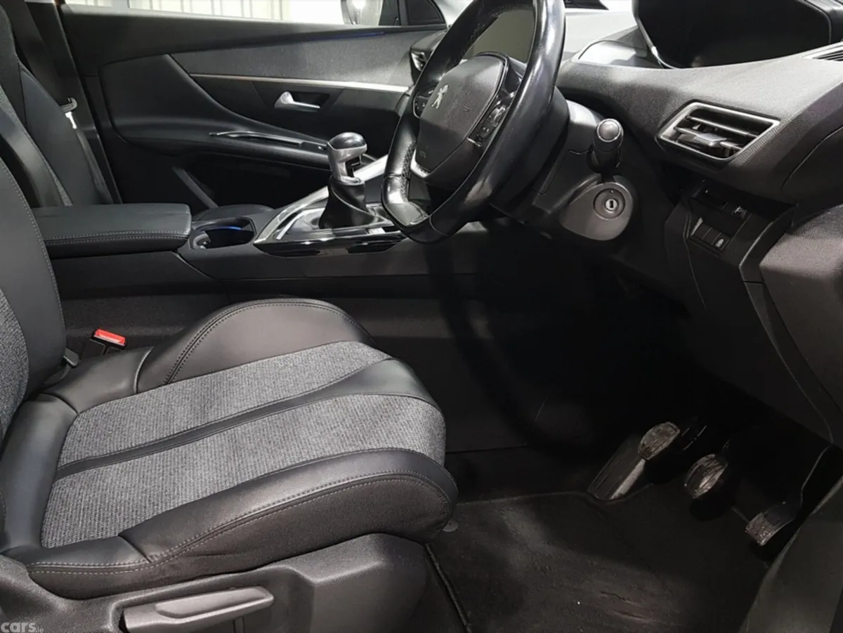 Peugeot 3008 MPV, Diesel, 2020, Brown
