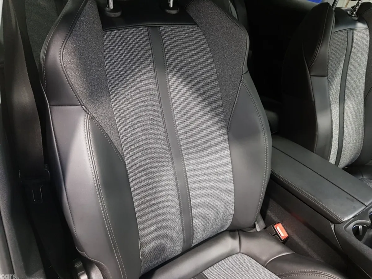 Peugeot 3008 MPV, Diesel, 2020, Brown