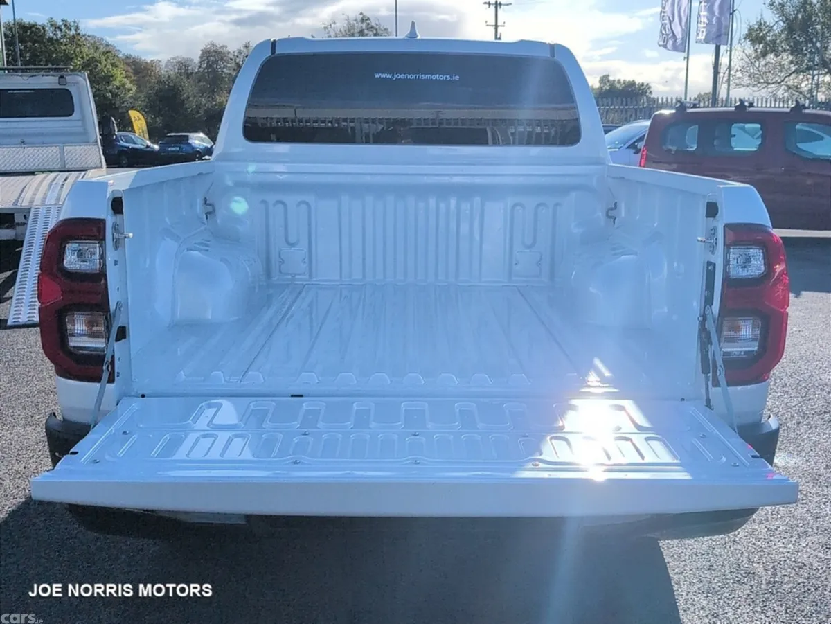 Toyota Hilux Pick Up, Diesel, 2024, White