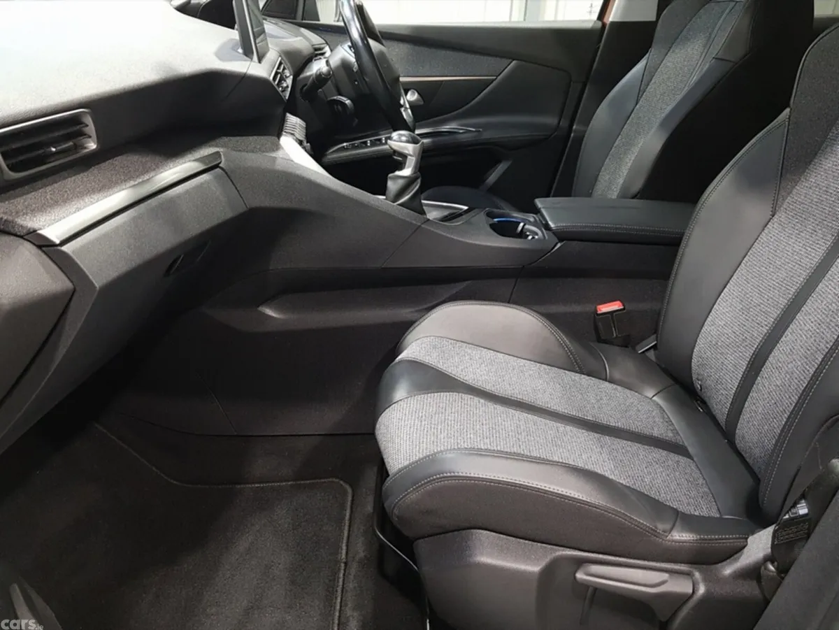 Peugeot 3008 MPV, Diesel, 2020, Brown