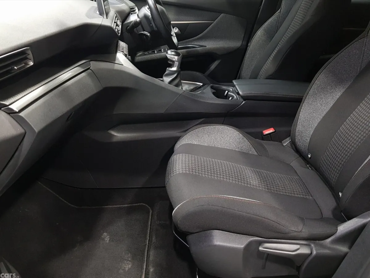 Peugeot 3008 MPV, Diesel, 2019, Grey