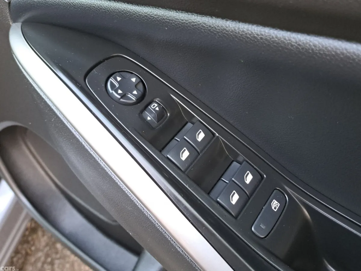 Opel Grandland SUV, Diesel, 2023, Grey
