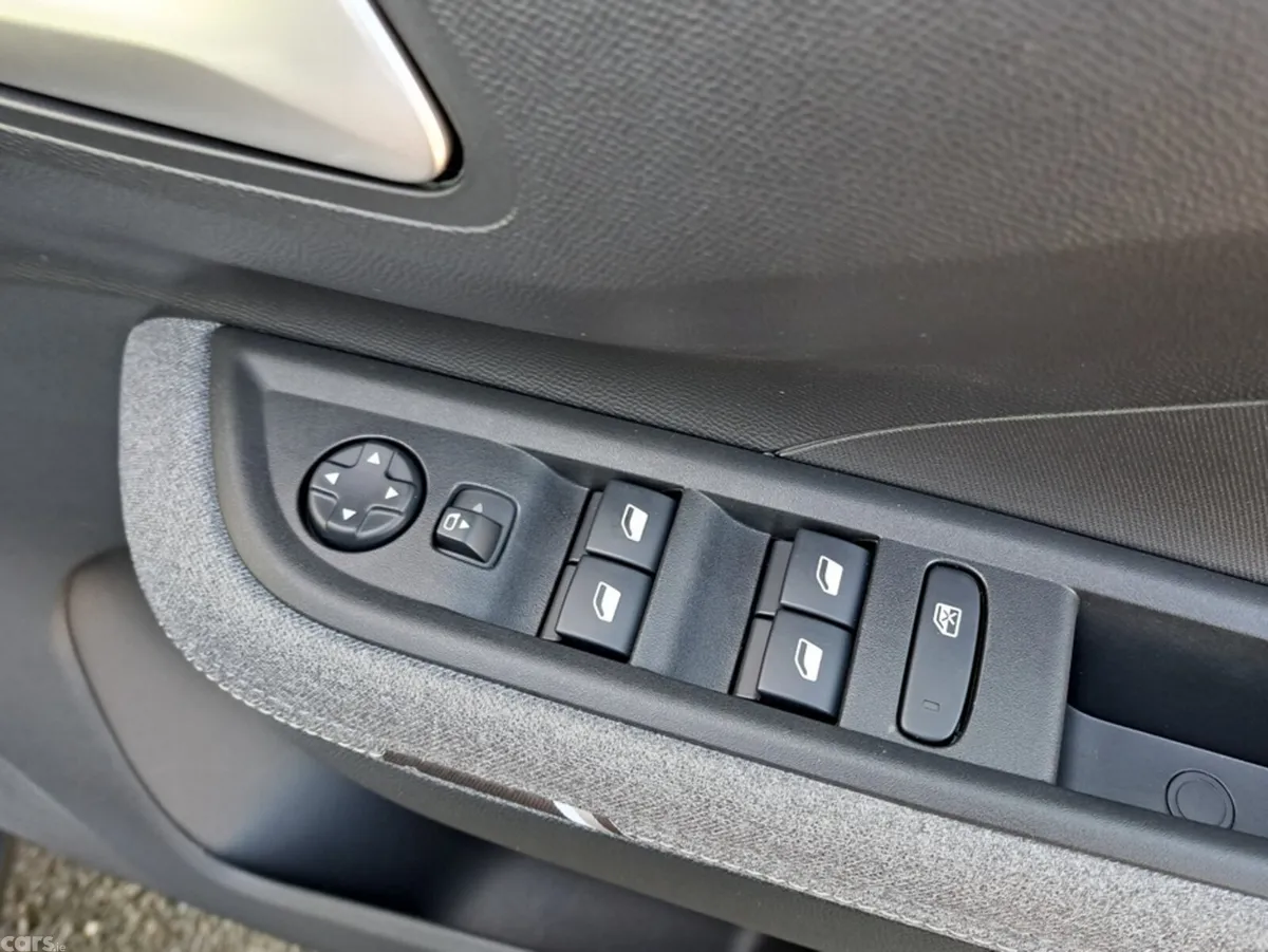 Opel Frontera SUV, Electric, 2027, Silver