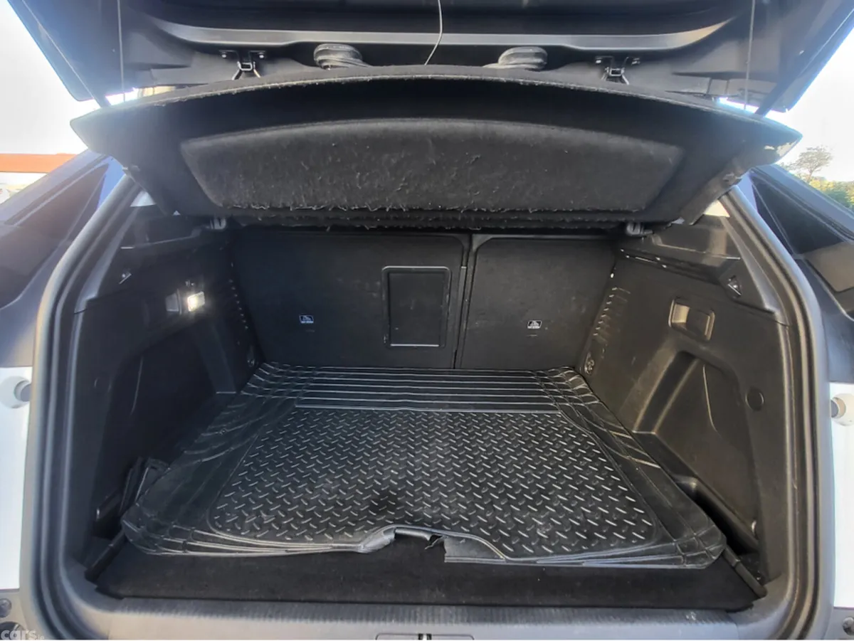 Peugeot 3008 Hatchback, Petrol, 2017, White