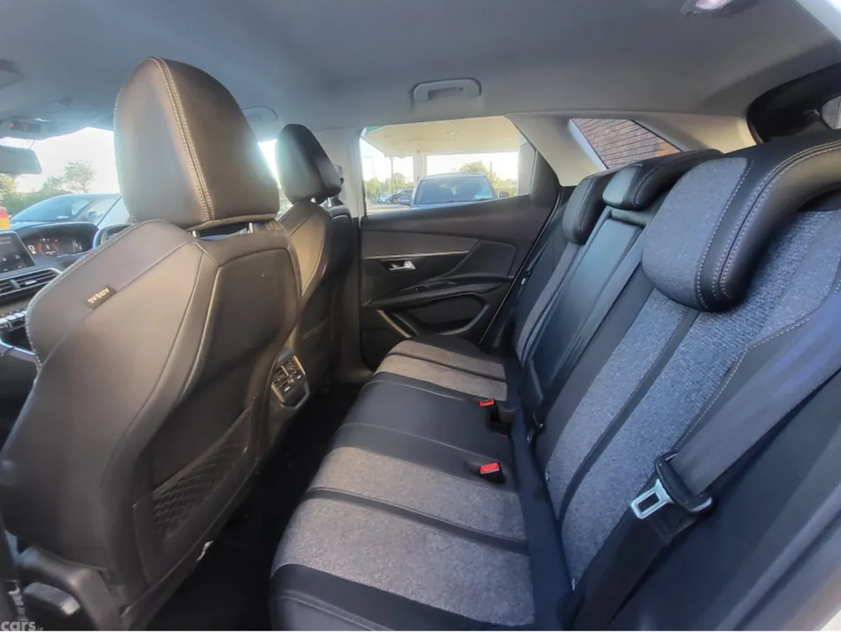 Peugeot 3008 Hatchback, Petrol, 2017, White