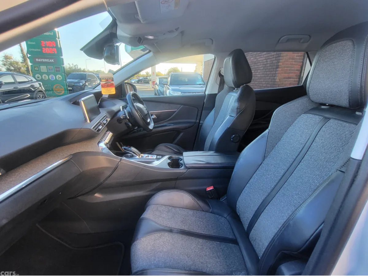 Peugeot 3008 Hatchback, Petrol, 2017, White