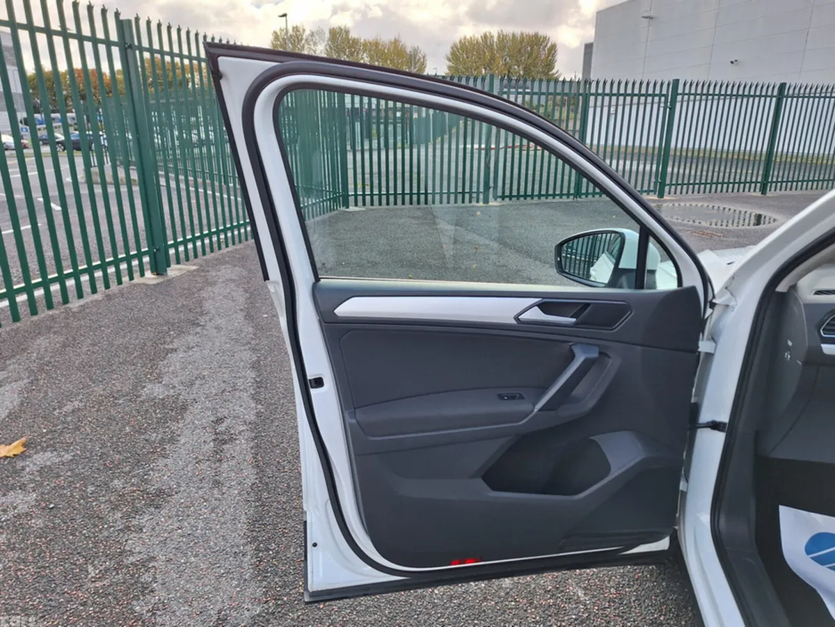 Volkswagen Tiguan Estate, Diesel, 2017, White