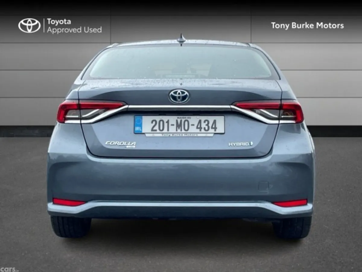 Toyota Corolla Saloon, Petrol Hybrid, 2020, Grey