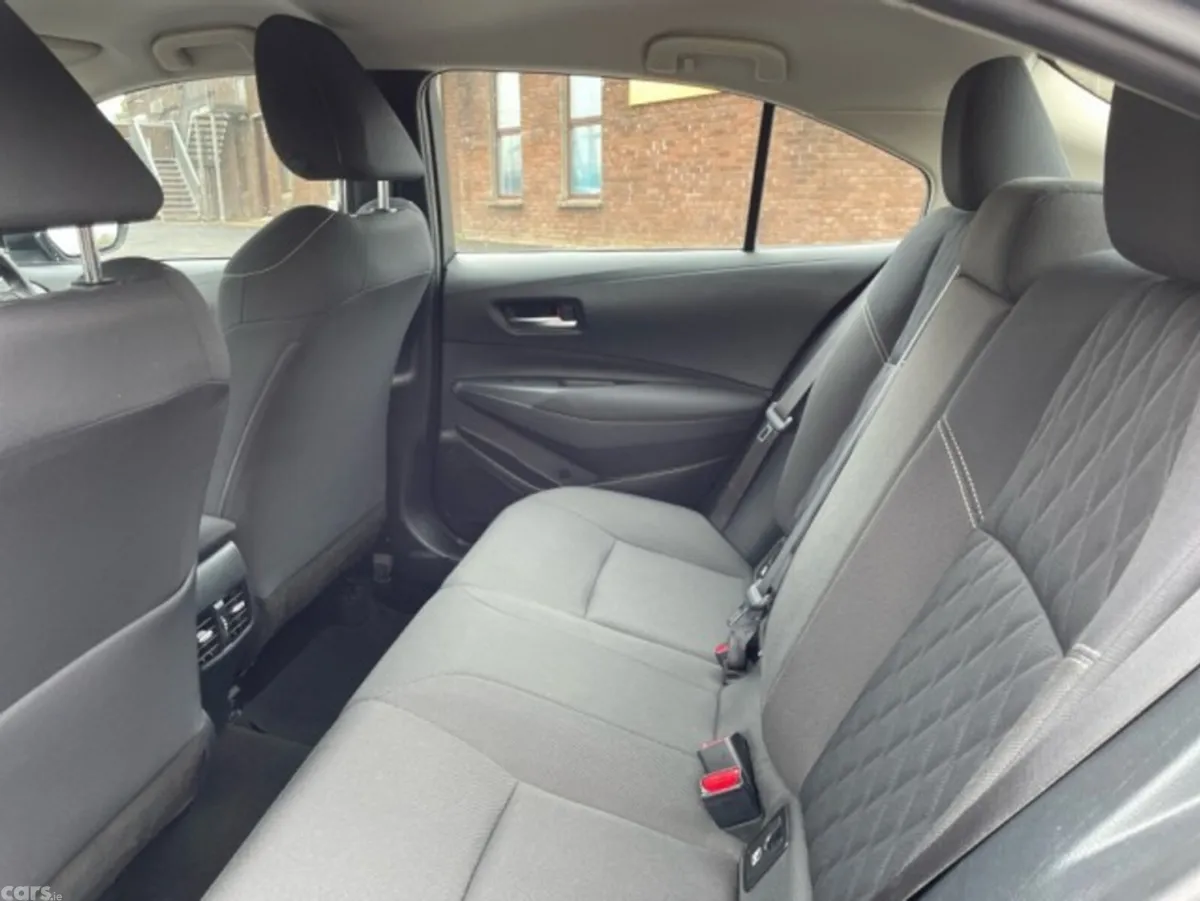 Toyota Corolla Saloon, Petrol Hybrid, 2020, Grey
