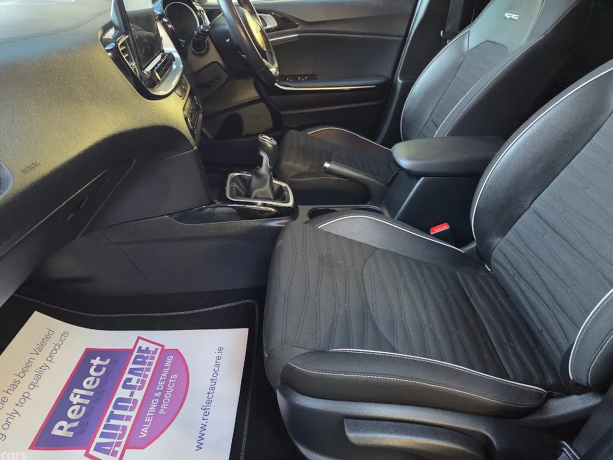 Kia Ceed Hatchback, Diesel, 2023, White