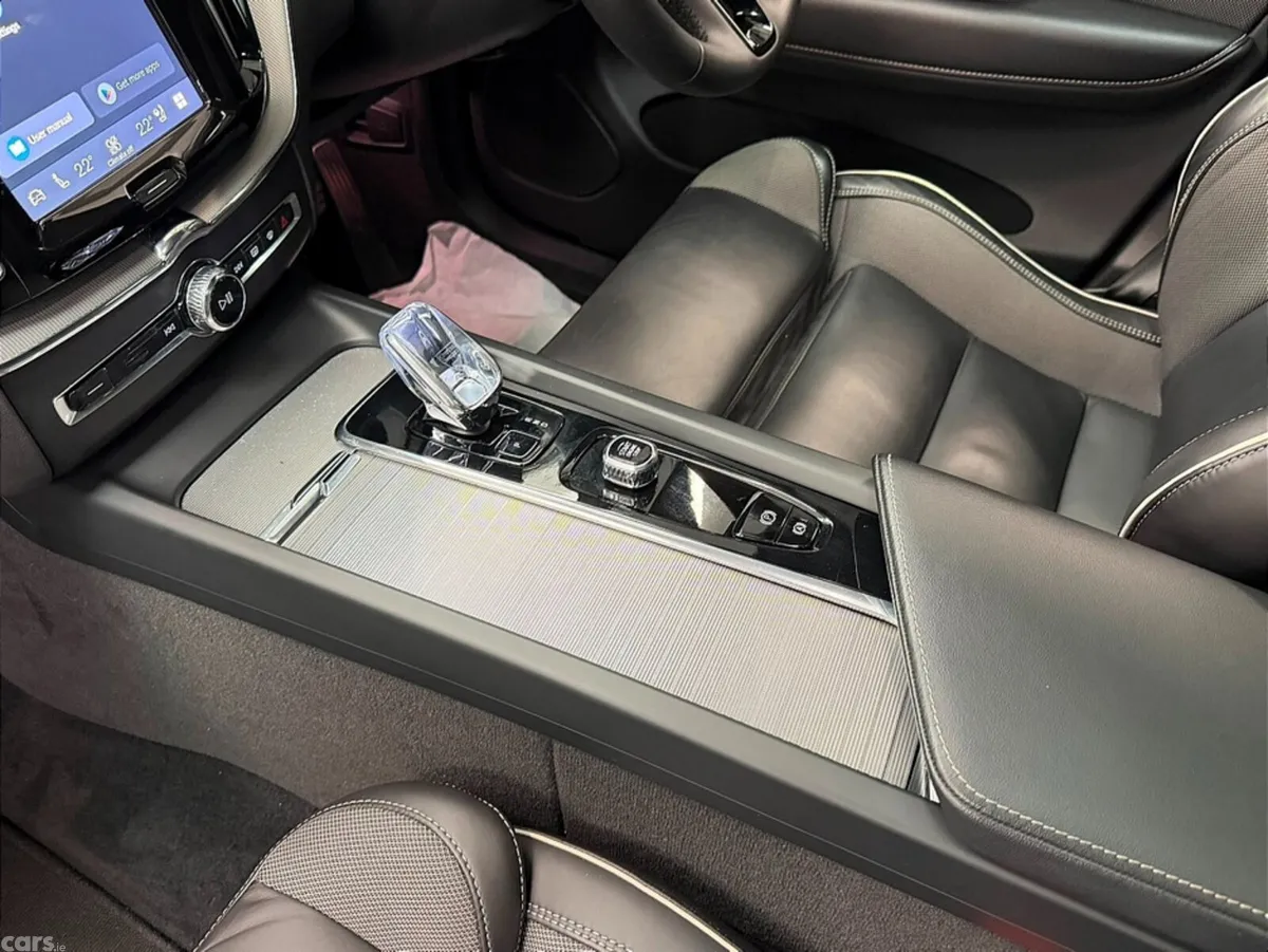 Volvo XC60 SUV, Petrol Plug-in Hybrid, 2024, Grey