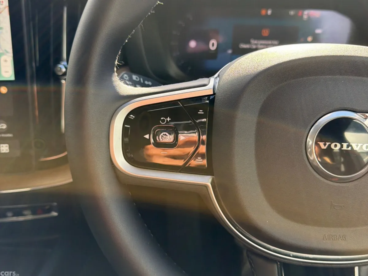 Volvo XC60 MPV, Petrol Plug-in Hybrid, 2025, Gold