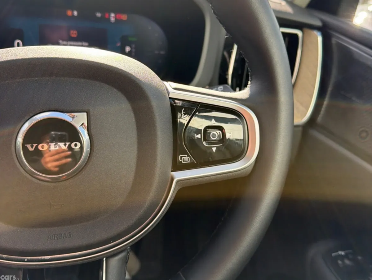 Volvo XC60 MPV, Petrol Plug-in Hybrid, 2025, Gold