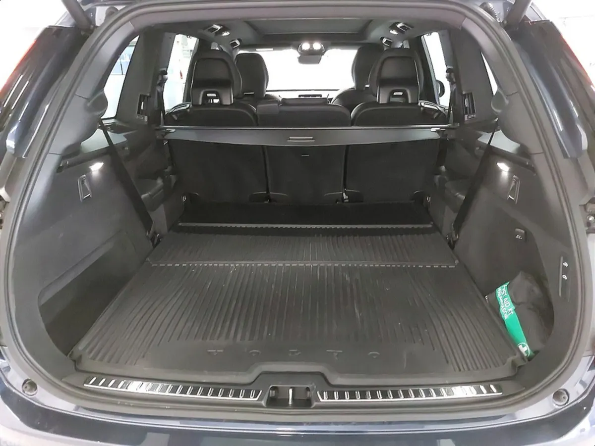 Volvo XC90 SUV, Petrol Plug-in Hybrid, 2026, Blue