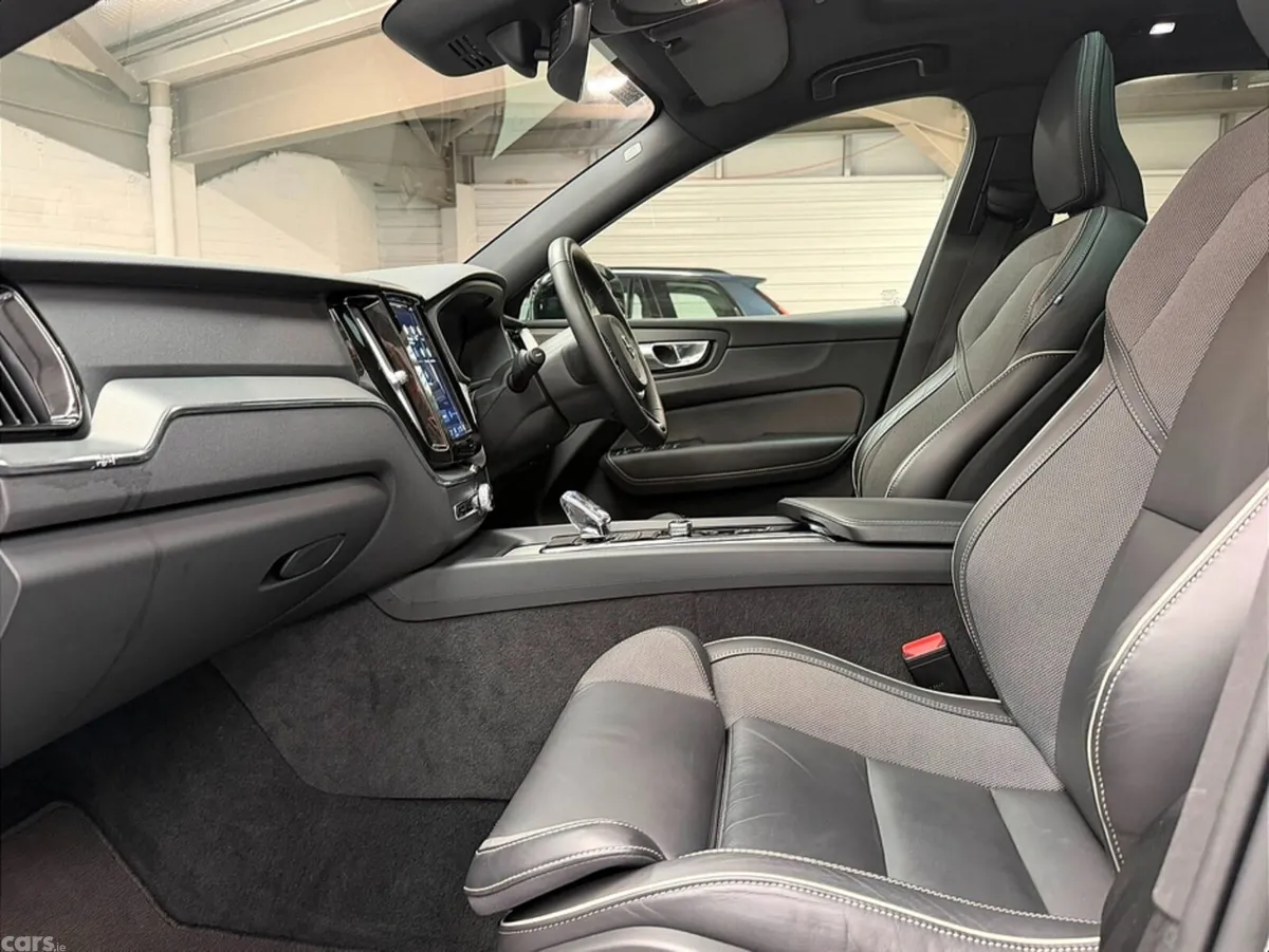 Volvo XC60 SUV, Petrol Plug-in Hybrid, 2024, Grey