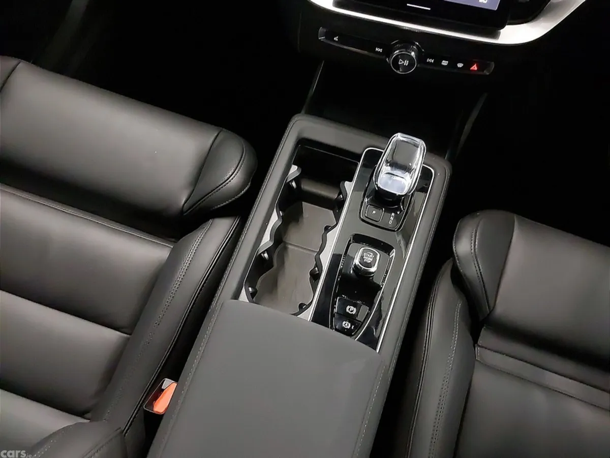 Volvo XC90 SUV, Petrol Plug-in Hybrid, 2026, Blue
