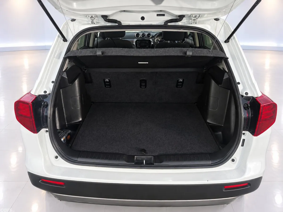 Suzuki Vitara SUV, Petrol, 2020, White