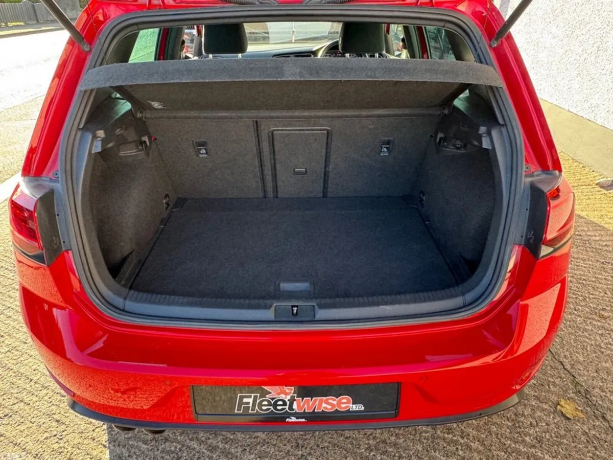 Volkswagen Golf Hatchback, Diesel, 2017, Red