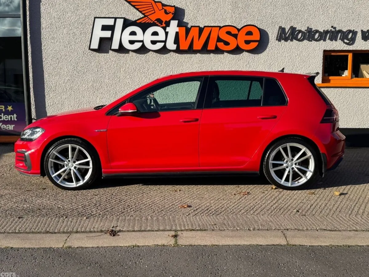 Volkswagen Golf Hatchback, Diesel, 2017, Red