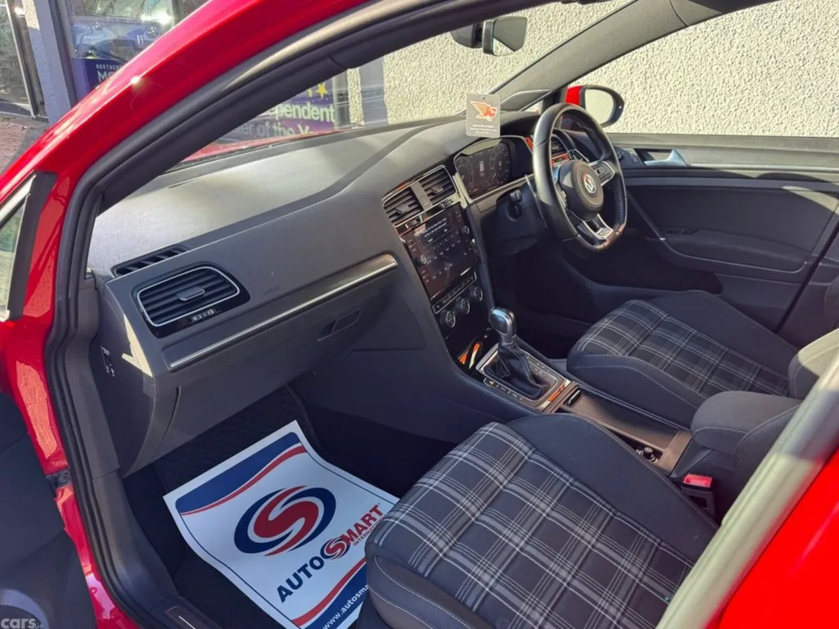 Volkswagen Golf Hatchback, Diesel, 2017, Red