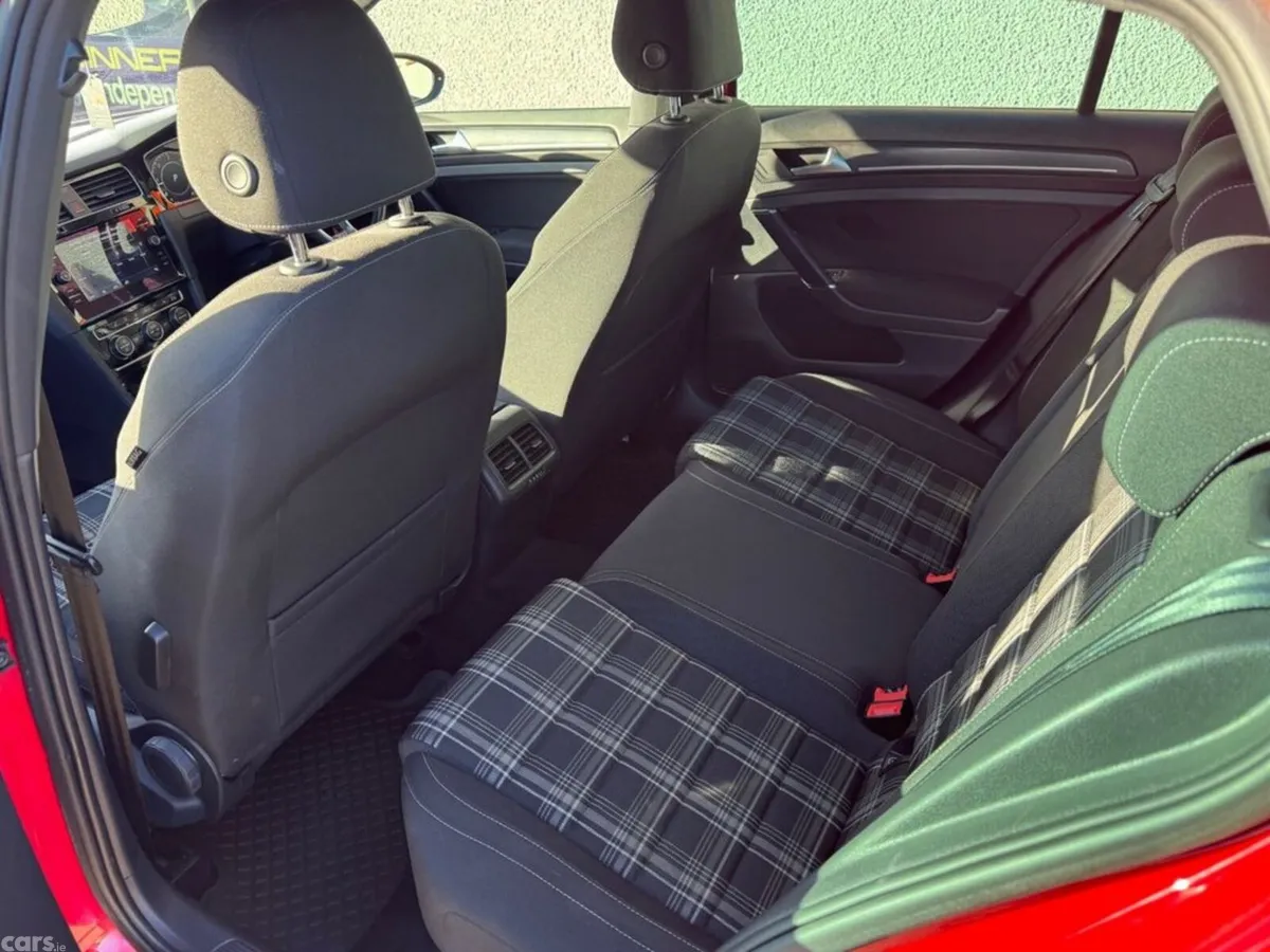 Volkswagen Golf Hatchback, Diesel, 2017, Red