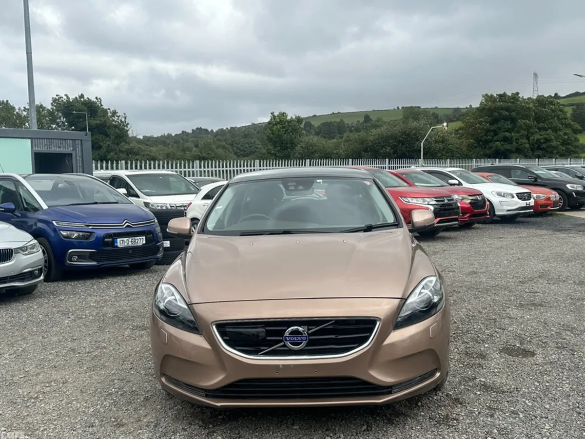 Volvo V40 Hatchback, Diesel, 2016, Brown