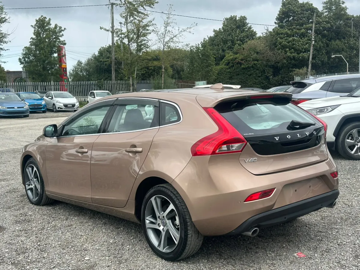 Volvo V40 Hatchback, Diesel, 2016, Brown
