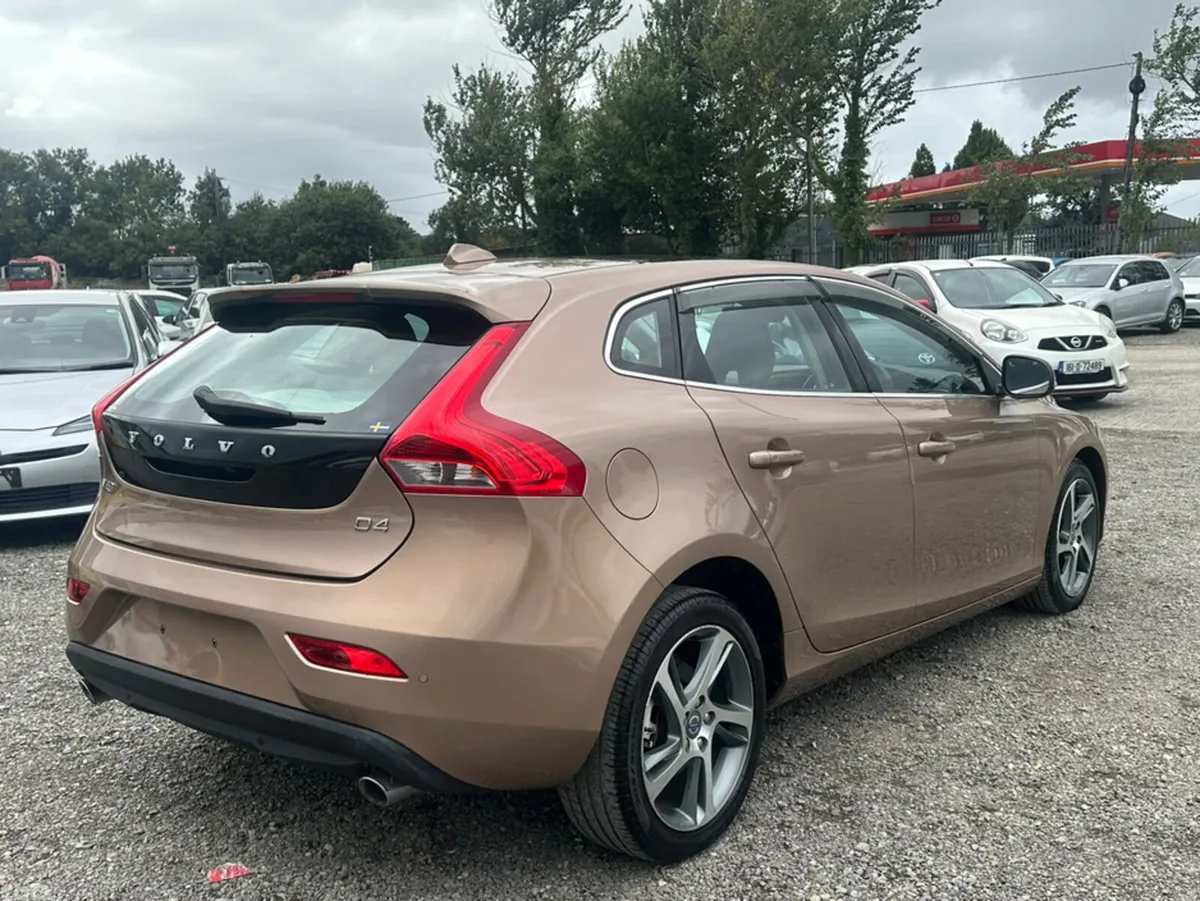 Volvo V40 Hatchback, Diesel, 2016, Brown