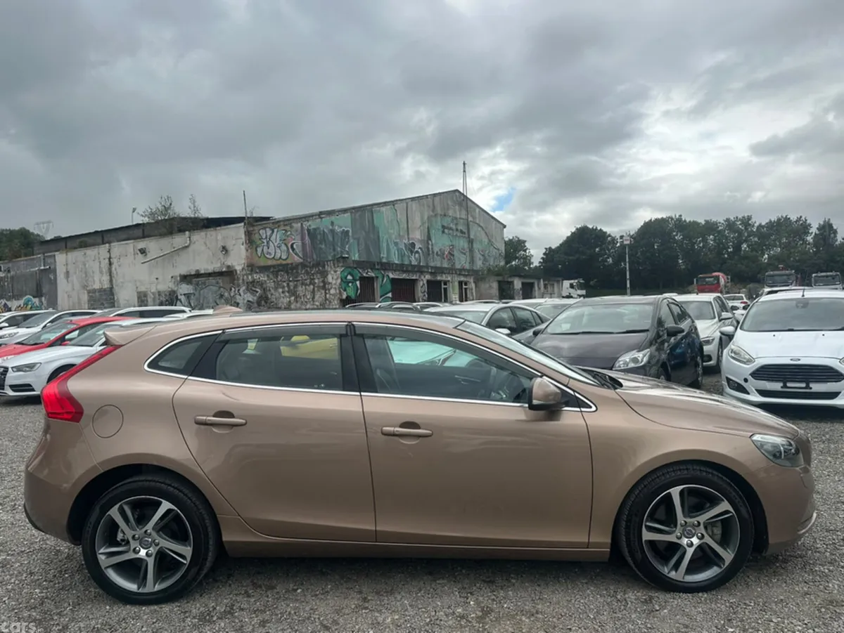 Volvo V40 Hatchback, Diesel, 2016, Brown