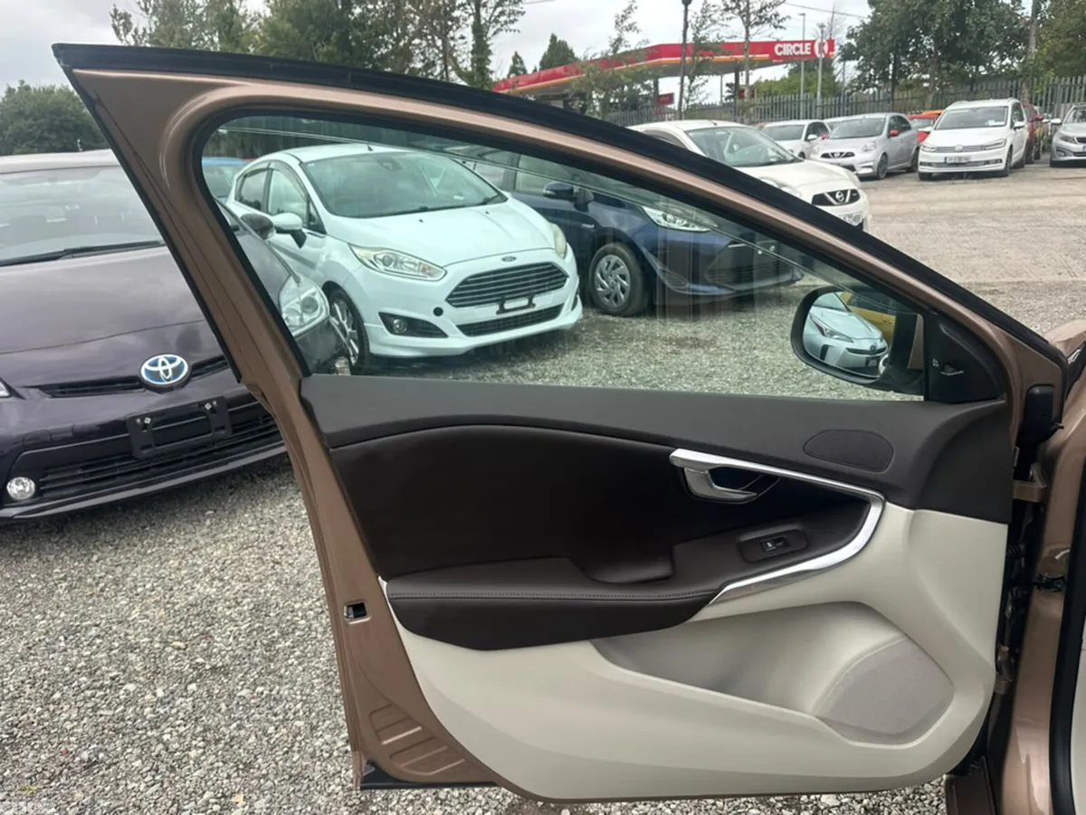 Volvo V40 Hatchback, Diesel, 2016, Brown