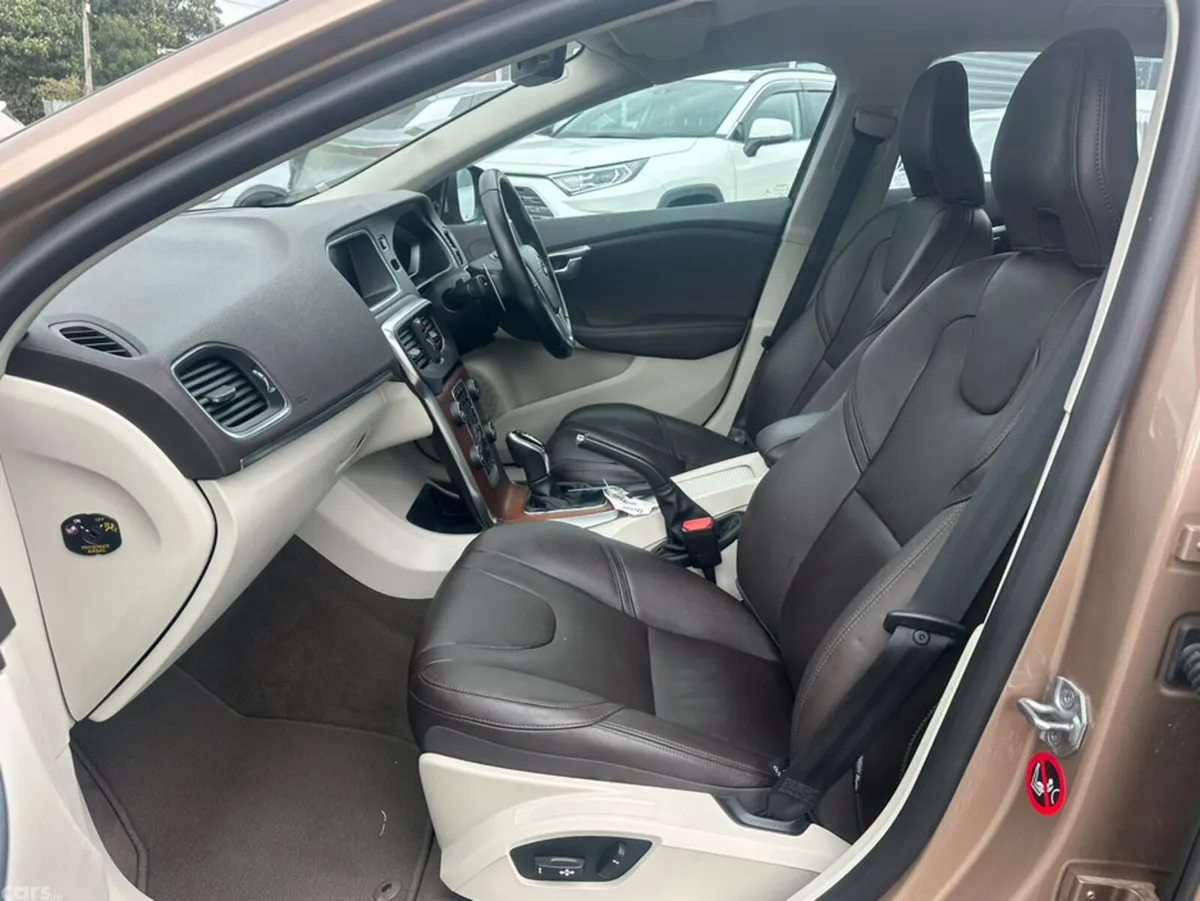 Volvo V40 Hatchback, Diesel, 2016, Brown