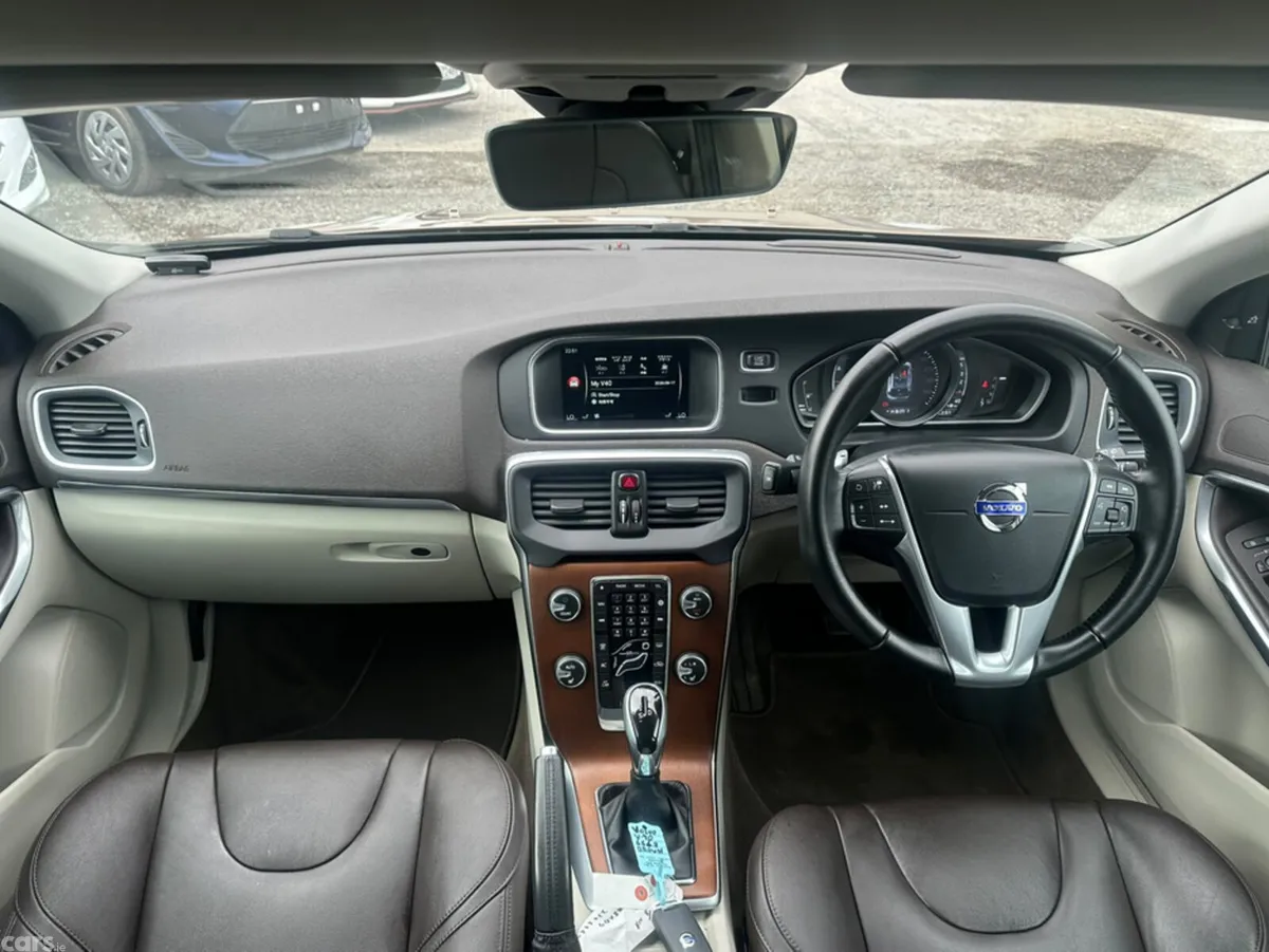 Volvo V40 Hatchback, Diesel, 2016, Brown