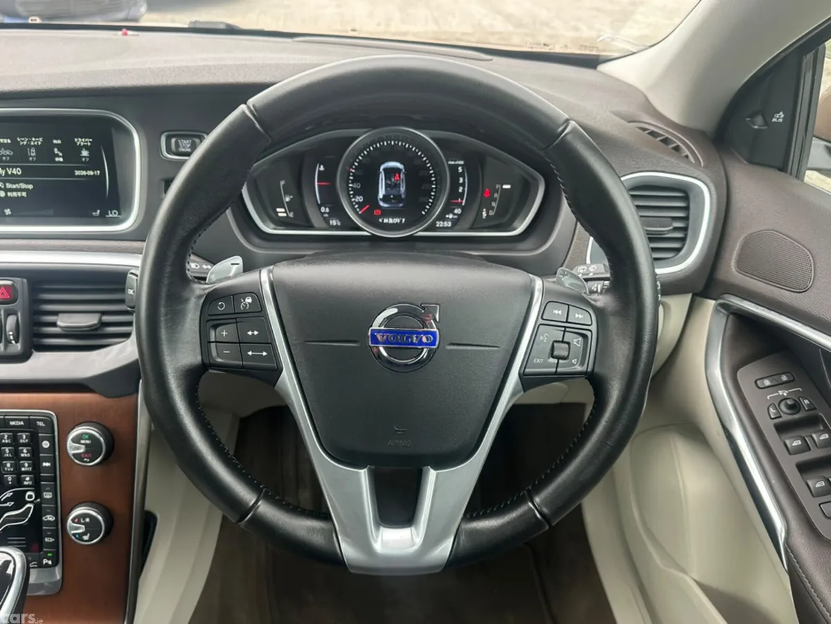 Volvo V40 Hatchback, Diesel, 2016, Brown