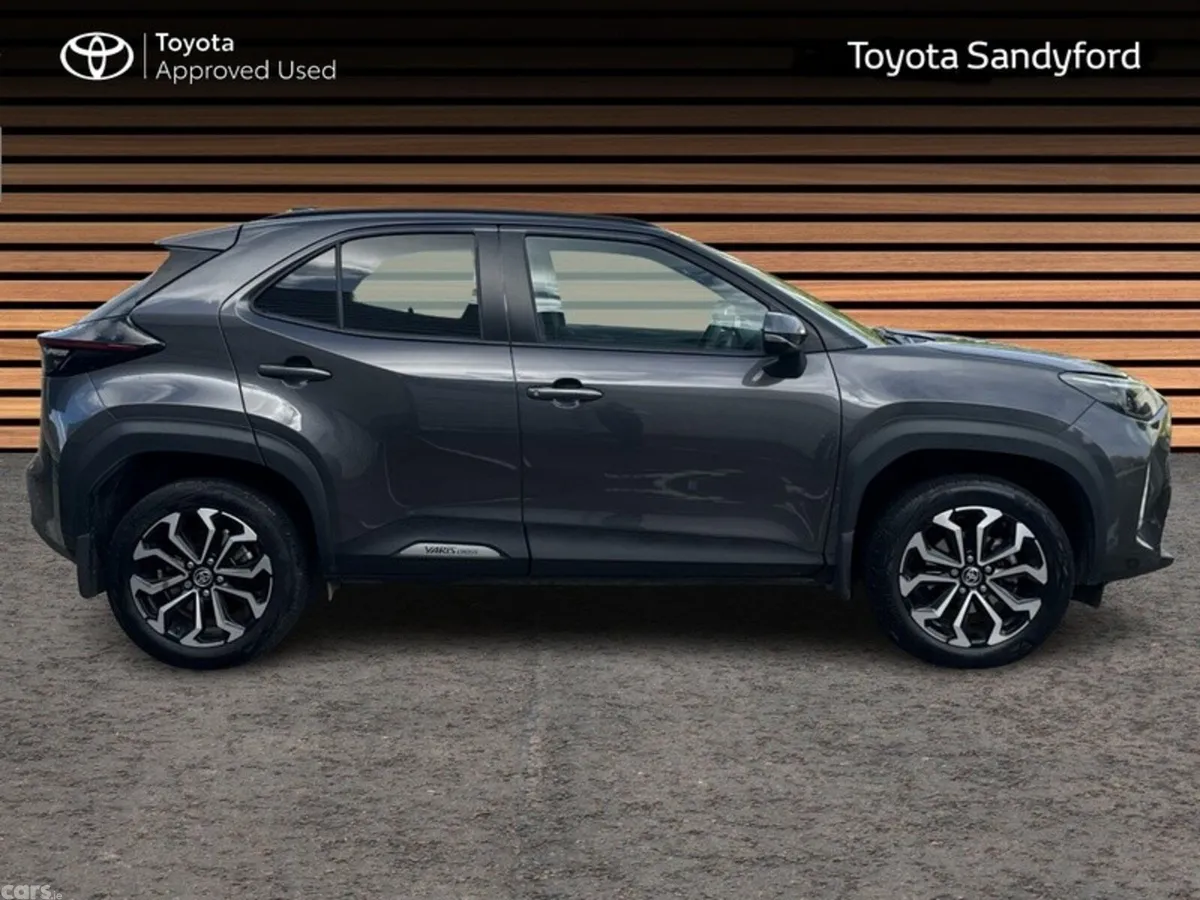 Toyota Yaris Cross Hatchback, Petrol Hybrid, 2025, Grey