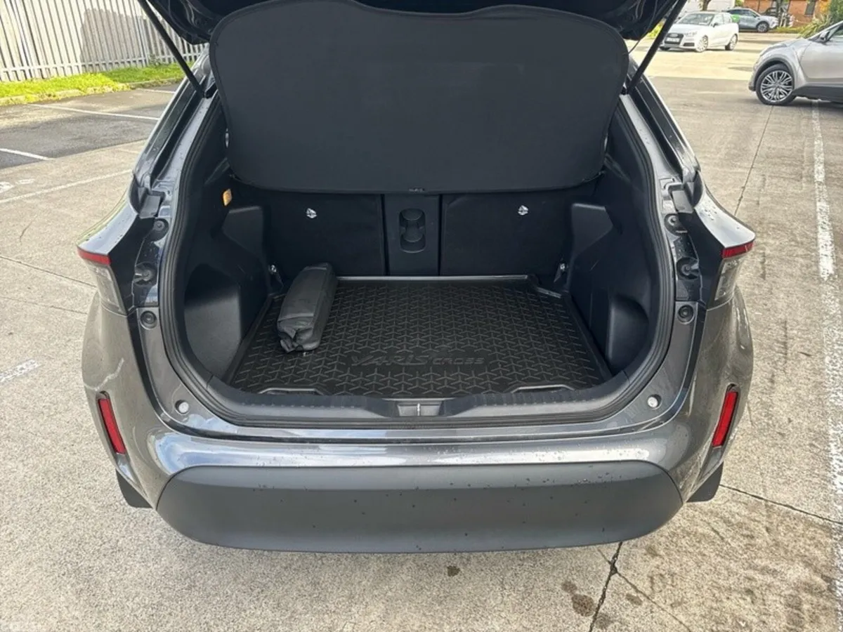 Toyota Yaris Cross Hatchback, Petrol Hybrid, 2025, Grey