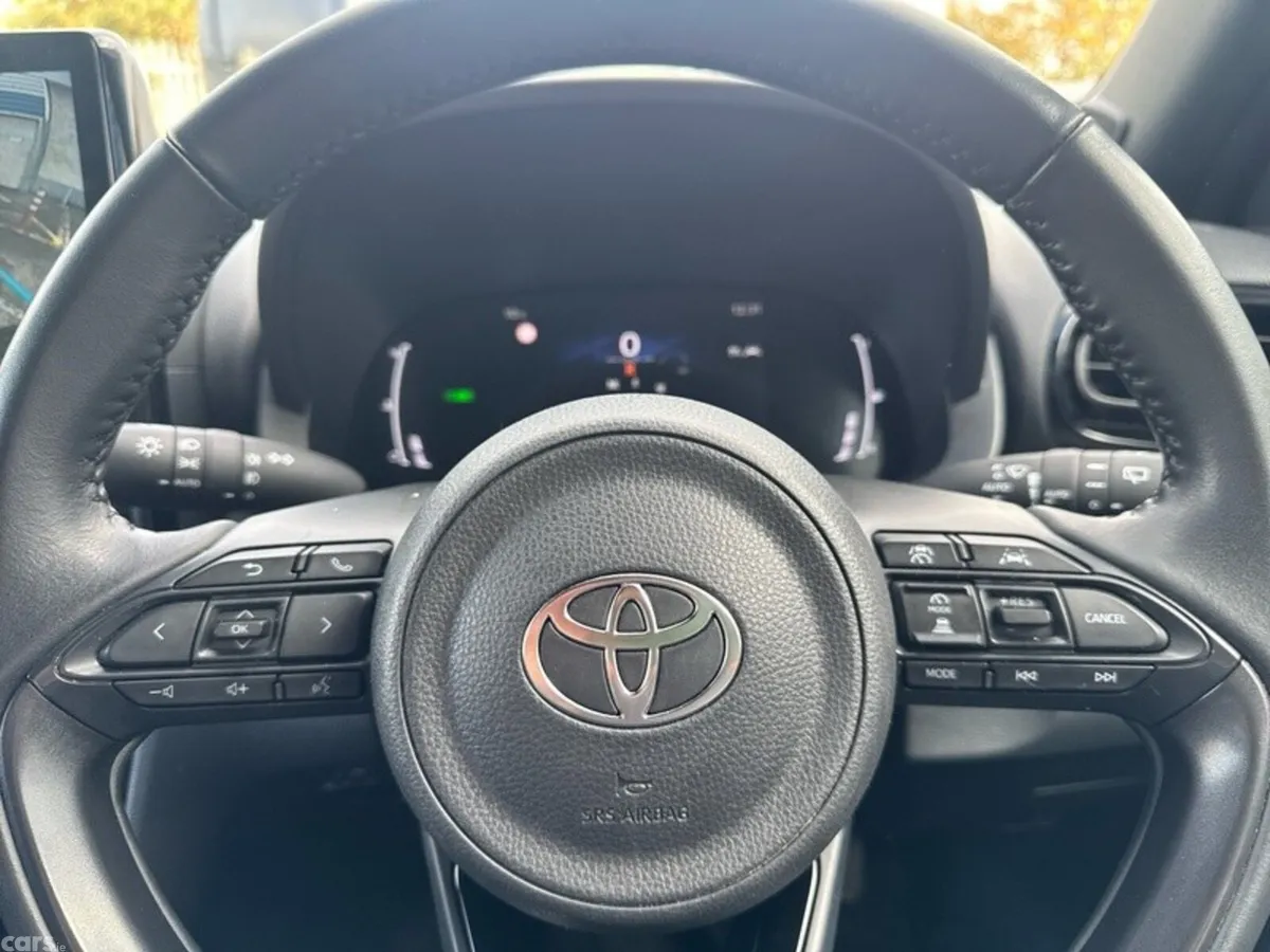 Toyota Yaris Cross Hatchback, Petrol Hybrid, 2025, Grey