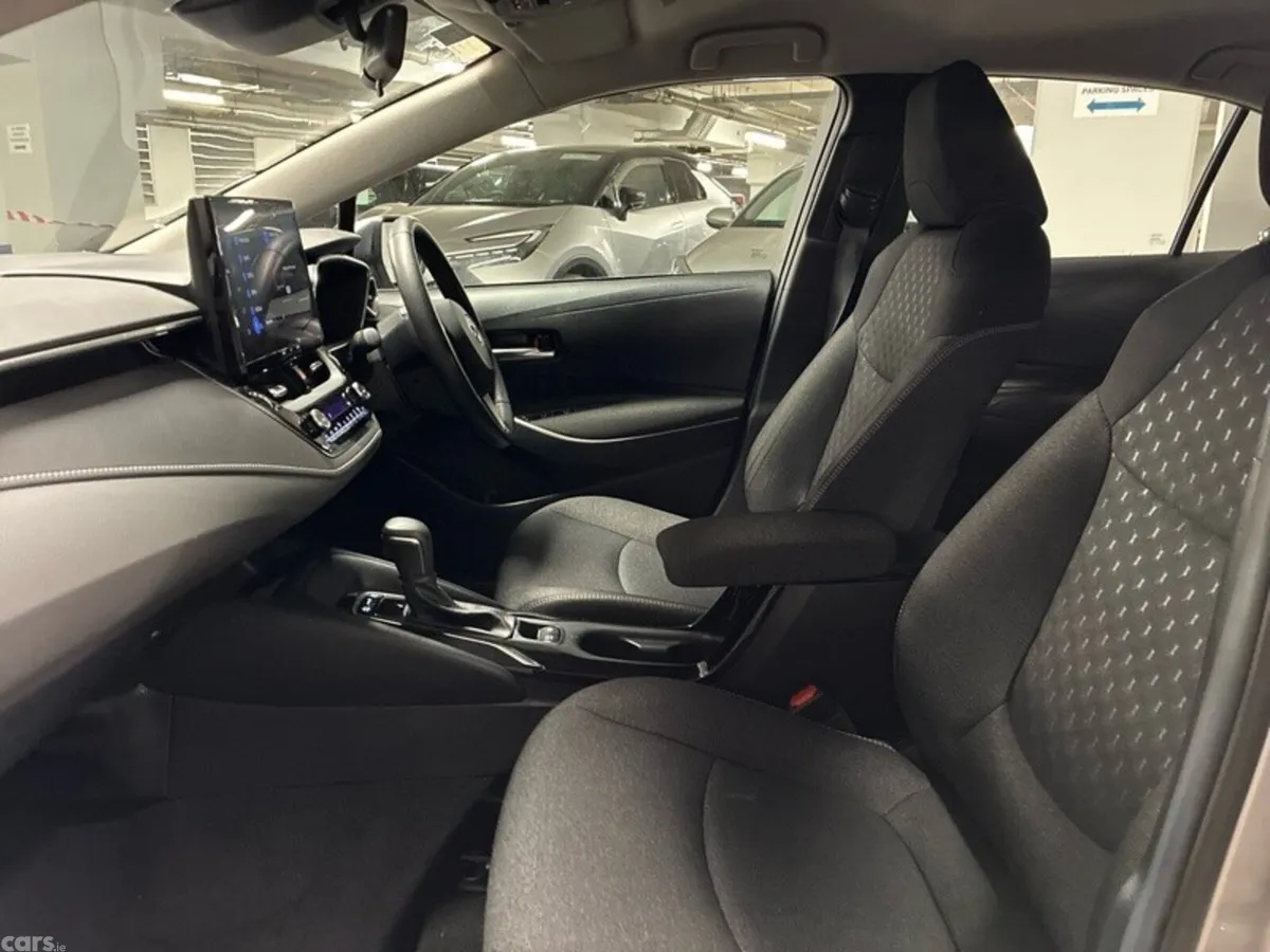 Toyota Corolla Saloon, Petrol Hybrid, 2024, Silver