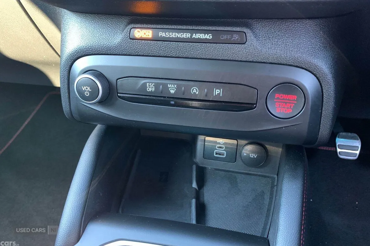 Ford Focus Hatchback, Petrol, 2023, Green