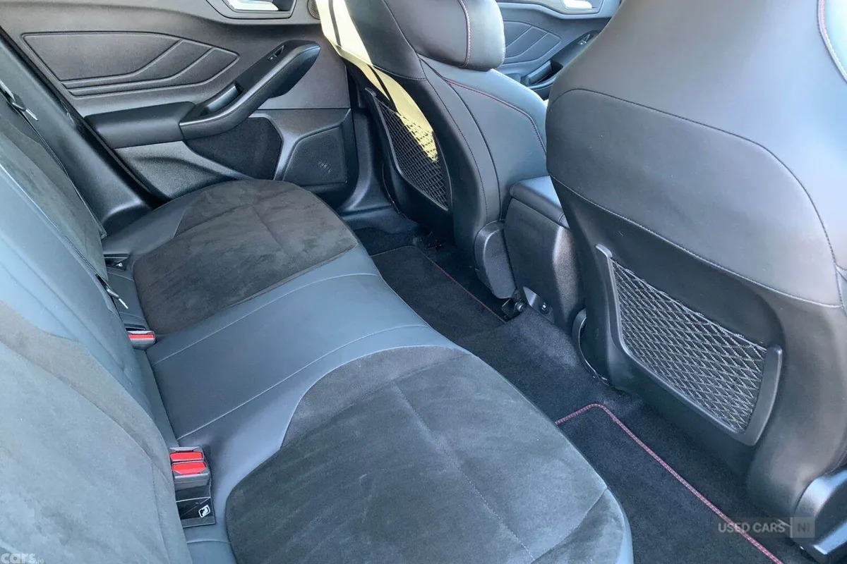 Ford Focus Hatchback, Petrol, 2023, Green