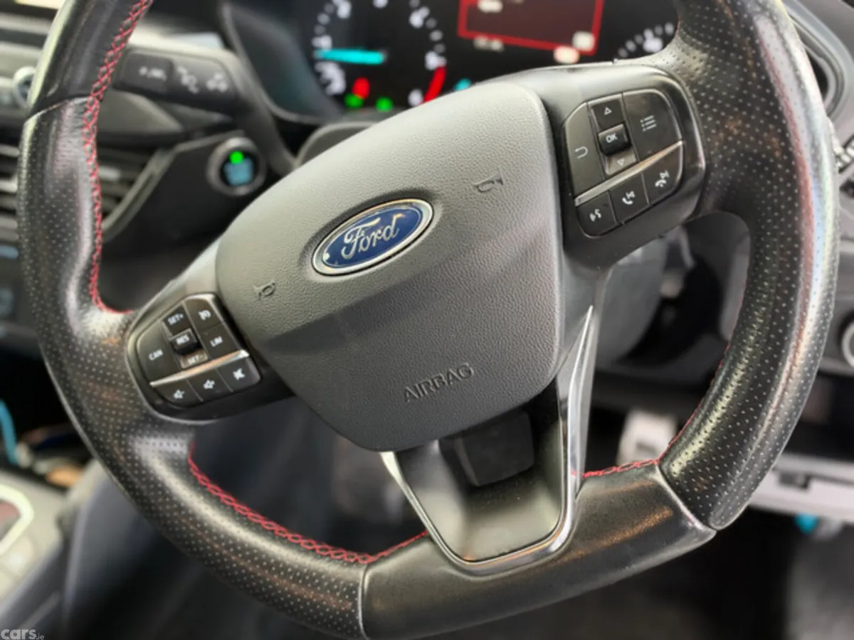 Ford Focus Hatchback, Diesel, 2019, White